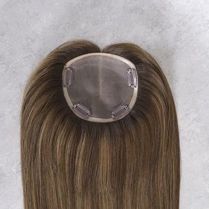 พร้อมส่ง ท็อปเปอร์ผมแท้สีน้ำตาลยุโรปแบบดิบ 5x5 ฐานโมโนเคลือบ PU พร้อมท็อปเปอร์ผมสีบลอนด์โมโนสำหรับผู้หญิง - Product Image 4