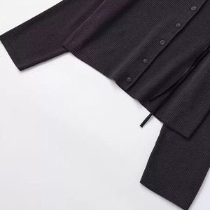 جاكيت نسائي جديد لشتاء <span class=keywords><strong>2025</strong></span> بتصميم عصري متعدد الاستخدامات مع ياقة وأكمام طويلة وطباعة وتباين الألوان وزخرفة الزهور ونسيج مضلع - Product Image 4