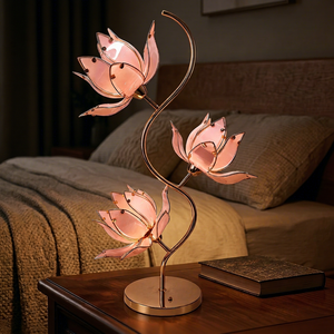 Lampe de table décorative Lotus, 3 têtes en pétales de verre rose sur support doré, lumière de chevet à douille E26 pour accent de salon - Product Image 1