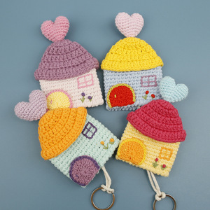 Portachiavi Artigianale a Forma di Casetta Colorata, Custodia per Chiavi Auto con Coulisse Lavorata all'Uncinetto, Motivo Floreale - Product Image 5