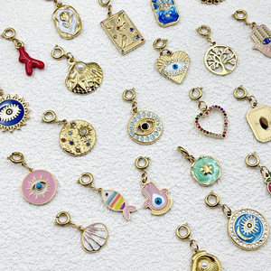 Amuletos Surtidos para Niños con Símbolos de Protección: Ojo Turco y Hamsa |   Collares con Colgante de Acero Inoxidable Chapado en Oro de 18K - Regalo de Moda - Product Image 2