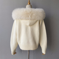Vente en gros Veste tricotée chaude et de luxe automne-hiver col en fourrure de renard moelleux Cardigan doux à capuche pour femme Pull en laine