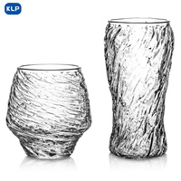 Gobelet à whisky en forme de point martelé vintage de 500ml en verre épais à motif de spirale écologique pour le café, le vin et le soda en cadeau