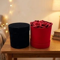Boîtes cadeaux rondes en carton recyclé noir et rouge avec couvercle, poignée et ruban, emballage d'affichage imprimé quadricolore pour fleurs