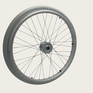 Rueda trasera de 24 pulgadas con rodamientos y neumático sólido para silla de ruedas manual, de caucho negro duradero - Product Image 2