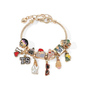 Pulseras de cadena de serpiente ajustables de aleación de cobre chapadas en oro al por mayor con dijes de guitarra, luna y corazón, pulsera de moda para fanáticos de la música - Product Image 4