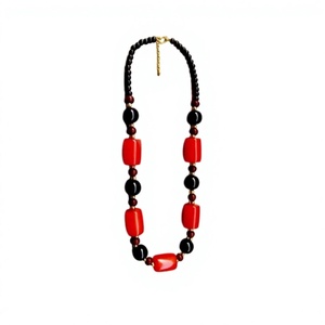 Collar de Resina con Diseño de Pirámide, Moderno y Elegante, Cadena Chapada en Oro, Joyería para Mujer, Collares con Cuentas Acrílicas Rojo Anaranjado - Product Image 6
