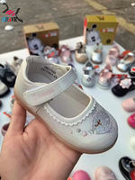 Nouvelles chaussures de princesse pour bébé fille, semelle souple, motif papillon, chaussures pour enfants, design varié, vente en gros à prix réduit