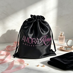 Pochette en satin noir avec cordon de serrage, logo imprimé en dégradé personnalisé, sac cadeau luxueux en satin de soie pour emballage de perruques et bijoux - Product Image 1