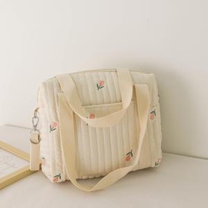 Sac à dos souple à bandoulière avec broderie d'ours mignon et de fleurs, pour le rangement, les voyages et les sorties - Product Image 3