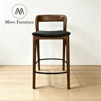 Tabouret de bar moderne avec logo personnalisé, tissu rembourré, style nordique, pour cuisine, hôtel, bar, en bois massif avec dossier haut