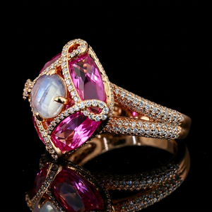 Anillo de Moissanita en Oro Rosa, con Piedras Ovaladas Rosadas y Transparentes, Joyería Nupcial, Diseño Personalizado, Regalo - Product Image 1