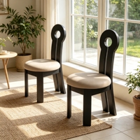 Silla de comedor redonda de madera maciza de caucho con respaldo escultural y asiento acolchado beige - Mobiliario para contratos, proveedor mayorista