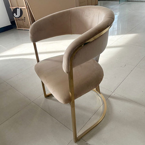 Hot Brown Velvet Modern Luxury Gold Fauteuil en acier inoxydable Chaises de salle à manger est une chaise de salle à manger <span class=keywords><strong>Narra</strong></span> Chaises de salle à manger Velur - Product Image 3