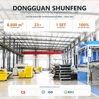 Banc de travail industriel en acier au carbone peint avec convoyeur, configuré pour la ligne d'emballage et les travaux d'inspection en usine