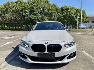 <span class=keywords><strong>BMW</strong></span> Serie 1 <span class=keywords><strong>118i</strong></span> Sport Line <span class=keywords><strong>2018</strong></span> - 1.5T, Interior de Cuero, Radar de Estacionamiento, Conducción Dinámica, Auto Compacto de Lujo - Product Image 2