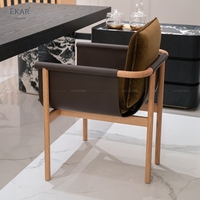 Chaise de salle à manger moderne et élégante en cuir avec pieds en bois massif Tabouret confortable en acier et métal pour bar et bureau à domicile en matériau PC