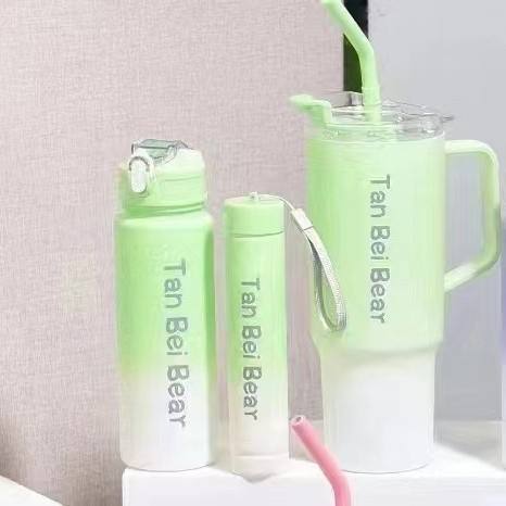 สีเขียวอ่อน