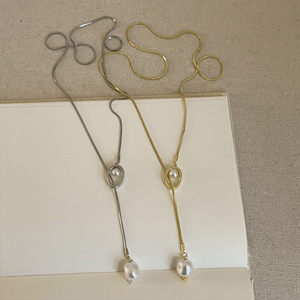 Collier en acier inoxydable plaqué or 18 carats avec pendentif perle et breloques nœud, étanche, tendance – Grande Vente - Product Image 3