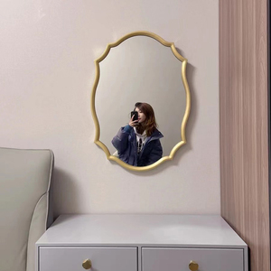 Miroir mural ovale décoratif à cadre festonné doré pour chambre à coucher vintage française, salon, hôtel, vente en gros - Product Image 1