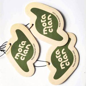 Machine de production de désodorisants promotionnels en papier, forme personnalisée, parfum voiture, sublimation, haute qualité - Product Image 1