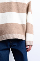Pull-over en maille décontracté pour homme à col rond et manches longues avec logo frontal, idéal pour l'hiver (ODM)