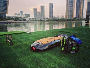 เจ็ทฟลาย กระดานโต้คลื่นไฟฟ้าราคาประหยัด พร้อมมอเตอร์แบบแปรงถ่าน คอนโทรลเลอร์ วอคบอร์ด ของเล่นสกีน้ำ - Product Image 4