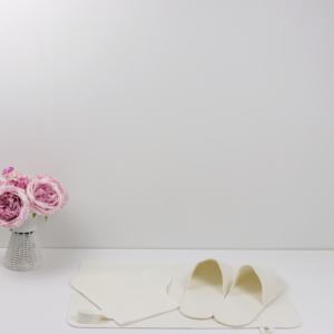 Ensemble <span class=keywords><strong>de</strong></span> sauna en feutre blanc avec logo brodé personnalisé, avec gants, chaussons et coussin - 100% laine, pour le <span class=keywords><strong>ski</strong></span> et l'usage quotidien - Product Image 4