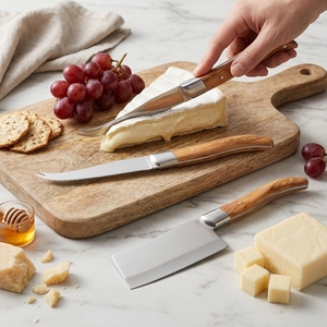 <span class=keywords><strong>Set</strong></span> di 2 <span class=keywords><strong>Coltelli</strong></span> per <span class=keywords><strong>Formaggio</strong></span> in Acciaio Inox con Manico in Legno d'Ulivo, Stile Laguiole, con Confezione Regalo Premium - Product Image 3