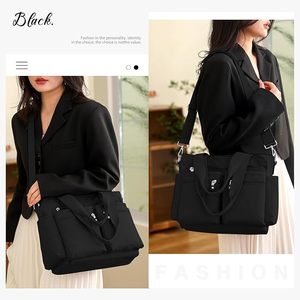 Sac fourre-tout en polyester avec poche extérieure, fermeture éclair supérieure et cordon de serrage – Échantillon gratuit pour demoiselles d'honneur, amies et enseignants - Product Image 4