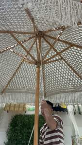 Sombrilla de Playa con Dosel Tejido, Borlas de Crochet y Flecos de Macramé de Diseño Moderno para Uso Exterior en Hoteles, Parques y Gimnasios - Product Image 3