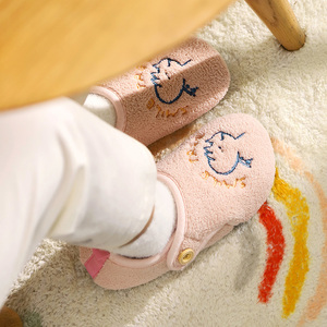2025 Zapatillas de algodón <span class=keywords><strong>para</strong></span> niños, nuevas zapatillas de invierno <span class=keywords><strong>para</strong></span> niños, lindas niñas de interior, niños, padres e hijos, zapatos peludos <span class=keywords><strong>para</strong></span> bebés - Product Image 4