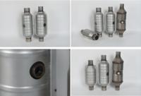 Convertidor Catalítico Ovalado Universal con Protector Térmico, Entrada de 2.5" y 2.25", Alto Flujo, 400 Celdas, Acero Inoxidable, Compatible con la Serie 410250