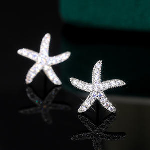 Pendientes de Diamantes Estrella de Mar en Oro Blanco, Corte Brillante Redondo, Color G, Diamantes Naturales, Clásicos para Uso Diario de Mujer - Product Image 3