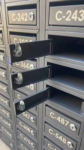 Boîte <span class=keywords><strong>aux</strong></span> <span class=keywords><strong>lettres</strong></span> extérieure moderne <span class=keywords><strong>sur</strong></span> <span class=keywords><strong>pied</strong></span> pour bureau de <span class=keywords><strong>poste</strong></span> en métal à montage commercial, boîte <span class=keywords><strong>aux</strong></span> <span class=keywords><strong>lettres</strong></span> étanche pour vente en gros - Product Image 4