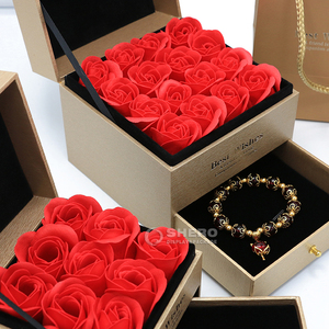 Caja de Regalo de Joyería Negra con Flores y Rosas para el Día de San Valentín, para Aretes y Collares - Product Image 6