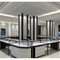 Vitrines en verre indépendantes rétroéclairées pour bijouterie, design personnalisé ODM/OEM, pour magasin complet de bijoux roses et blancs, avec niches encastrées