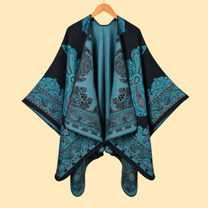 Écharpe <span class=keywords><strong>poncho</strong></span> réversible rayée coupe-vent à séchage rapide de haute qualité pour <span class=keywords><strong>femme</strong></span>, idéale pour les voyages d'hiver - Product Image 2
