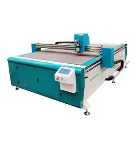 Machine de découpe de tissu à couteau droit oscillant CNC pour joint de papier ondulé en cuir Textile