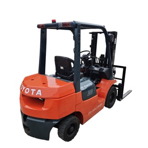 รถยกดีเซล FD20 2T/3T มือสอง ยางกันลื่นสำหรับงานหนัก  ขับเคลื่อนบนพื้นที่ขรุขระได้ ทนทาน เชื่อถือได้ - Product Image 1