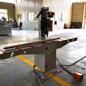 Machine à visser pour renforcement en acier des cadres de fenêtre en plastique, fixation rapide en une étape par pédale - Product Image 2