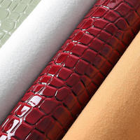 Vente en gros de similicuir imperméable en similicuir de crocodile très brillant pour sacs à main chaussures