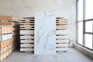 टिकाऊ हल्के उच्च चमक जलरोधक सजावटी दीवार बोर्ड उच्च चमक सोने संगमरमर प्रभाव एसपीसी पैनल - Product Image 4