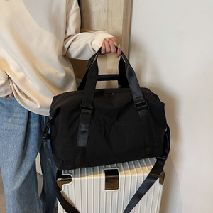 กระเป๋าเดินทางไนลอนกันน้ำน้ำหนักเบาสำหรับผู้หญิง 5 สี พร้อมโลโก้ปัก สายสะพายไหล่ถอดได้ กระเป๋าใส่เครื่องสำอาง - Product Image 6