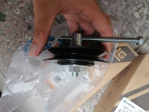 Poulie tendeuse 46C0754 (pour climatiseur) compatible avec les pièces de chargeuse Liugong – Pièces de machines de construction directement de l'usine - Product Image 3