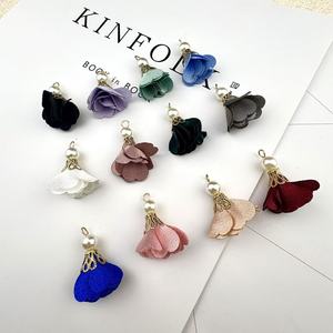 จี้พู่ห้อยประดับมุกเทียมรูปดอกไม้หลากสีสันทำมือขนาดเล็ก พร้อมฝาโลหะ สำหรับทำเครื่องประดับ DIY ต่างหู สร้อยข้อมือ จี้กระเป๋า - Product Image 4