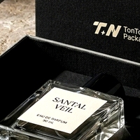 Boîte à parfum rigide noire de luxe personnalisée et écologique en deux parties avec couvercle relevable et insert ajusté pour emballage cosmétique et de parfums