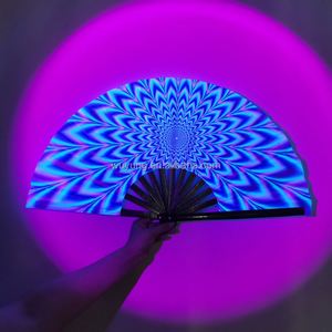 พัดไม้ไผ่ส่วนตัวขนาด 13 นิ้ว สีดำสะท้อนแสง UV แบบกำหนดเอง ลายแกะสลักดนตรี สำหรับเทศกาลต่างๆ - Product Image 3