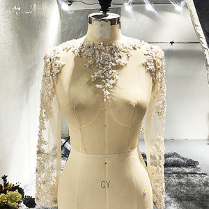 Chaqueta de Novia <span class=keywords><strong>Bolero</strong></span> RSJ151, Tul Color Nude con Apliques de Encaje con Cuentas de Cristal Plateadas, Mangas Largas, Escote Redondo, Botones - Product Image 5