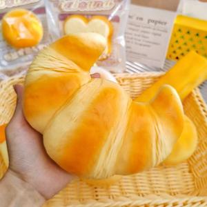 2.16 pouces Hawaiian Pain Roll Squeeze Block Toy Soft Touch PU Plastic Food Squishy Lent Rebond Rising Toast Handmade DIY Party - Product Image 3